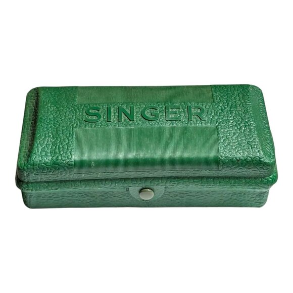 Vtg 1940s Singer Buttonholer 160506 Case Green & Accessories - Picture 10 of 11
